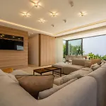 Amistad In With Private Pool And Sea Views Fuengirola