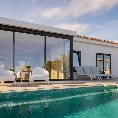 Amistad In With Private Pool And Sea Views Fuengirola