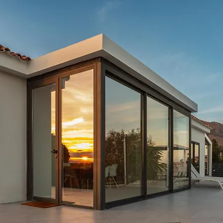 Amistad In With Private Pool And Sea Views פואנגירולה