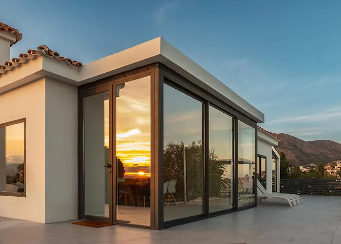 Amistad In With Private Pool And Sea Views Fuengirola