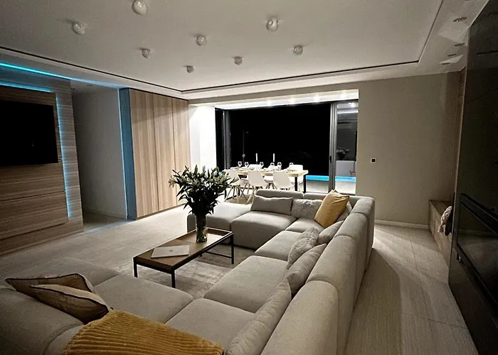 Amistad In With Private Pool And Sea Views Villa Fuengirola