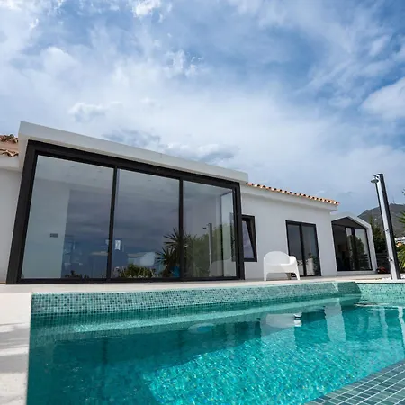 Amistad In With Private Pool And Sea Views Fuengirola