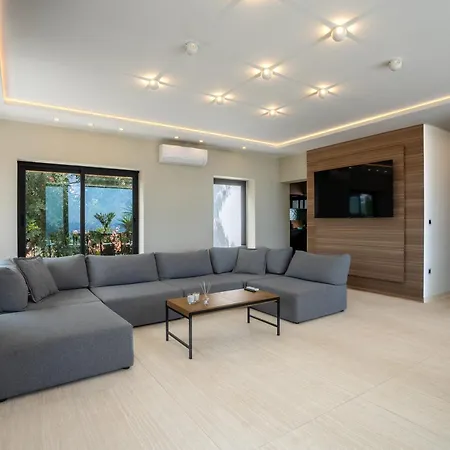 Amistad In With Private Pool And Sea Views Villa Fuengirola