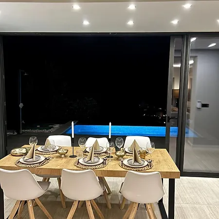 Amistad In With Private Pool And Sea Views 푸엔히롤라